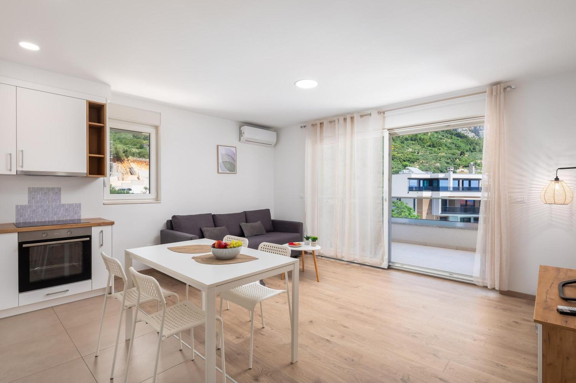Il Mar - New With Garage